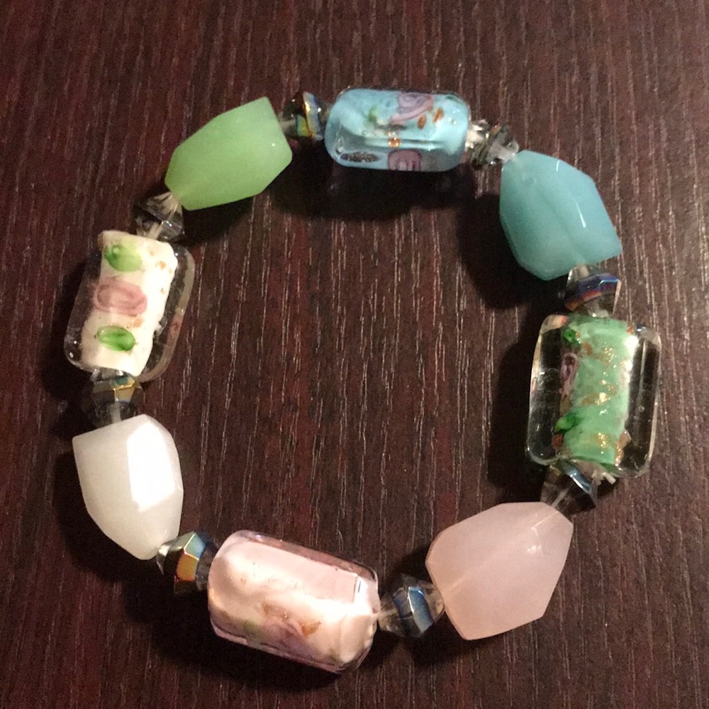 Vintage 1940s glass stretch bracelet